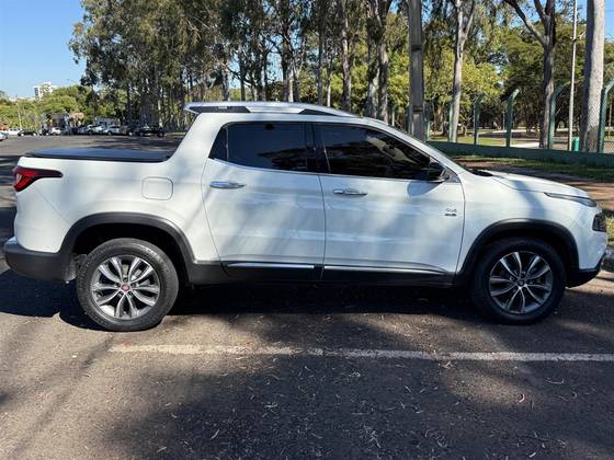 FIAT TORO 2.0 16V TURBO DIESEL VOLCANO 4WD AT9 FIAT TORO 2.0 16V TURBO DIESEL VOLCANO 4WD AT9